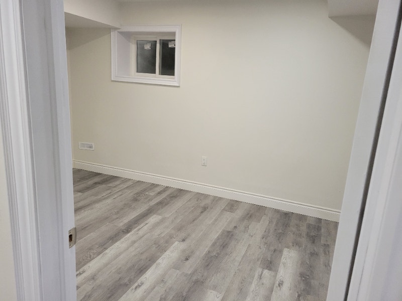 Rent Reduced 2 Room Apartment in Kitchener. Price/Bedroom Long Term
