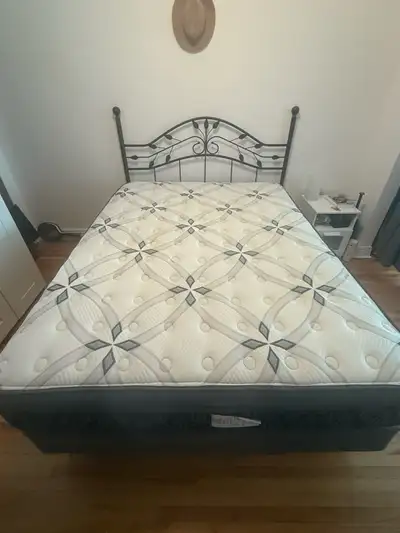 Matelas et Sommier queen size, View more