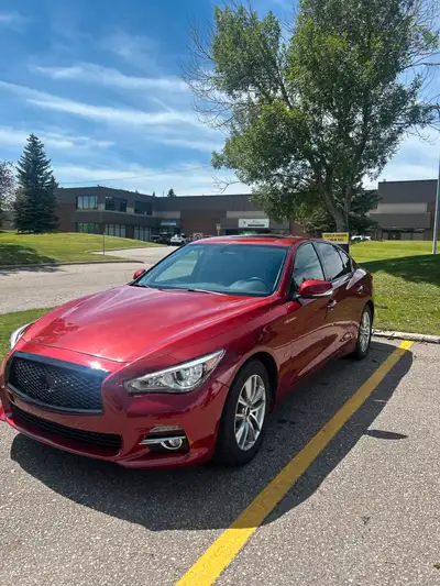 Selling my 2014 Infiniti Q50 -3.7 V6 All wheel drive Fully loaded Heated leather seats Heated steeri...