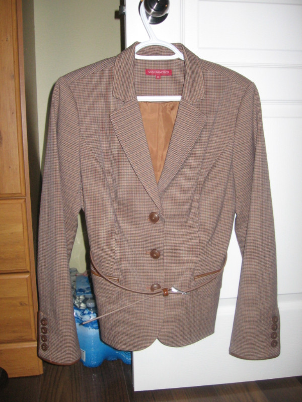 Granby -Plusieurs vestons pour femme a vendre dans Femmes - Autre  à Granby - Image 3
