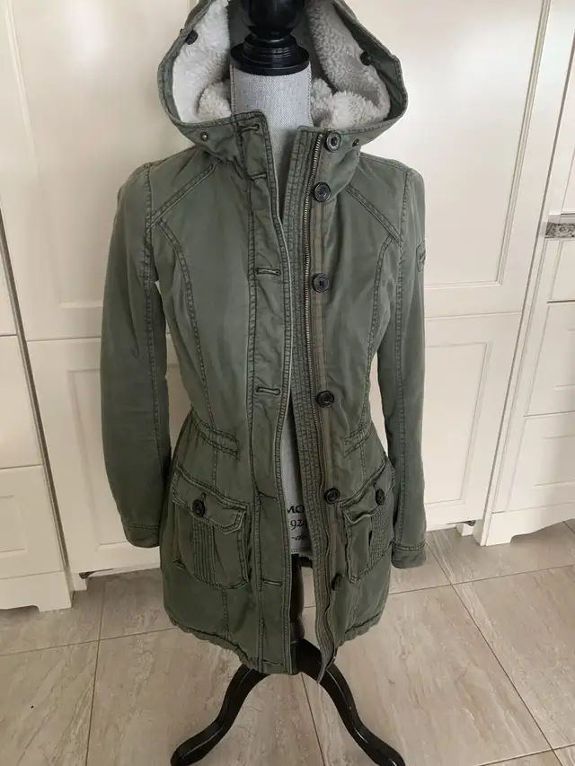 Abercrombie & Fitch New York Military Sherpa Coat in Women's - Tops & Outerwear in City of Montréal - Image 2