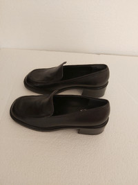 Ladies Nine West leather shoes