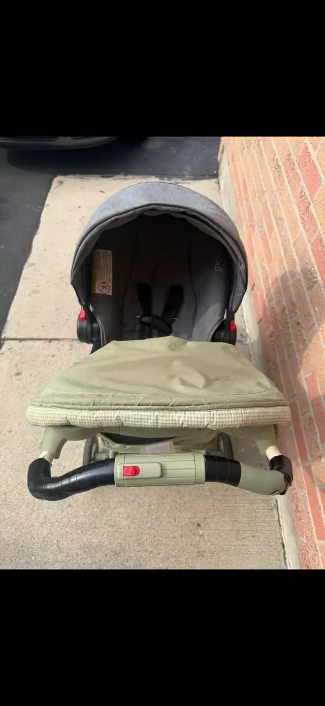 Stroller With Attachable Baby Seat in Other in Mississauga / Peel Region - Image 7