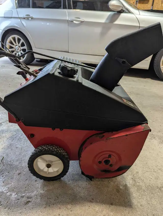 MTD SNOW BLOWER in Snowblowers in Mississauga / Peel Region - Image 5
