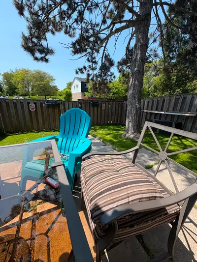 Room for rent in townhouse. Oshawa close to Oshawa center.