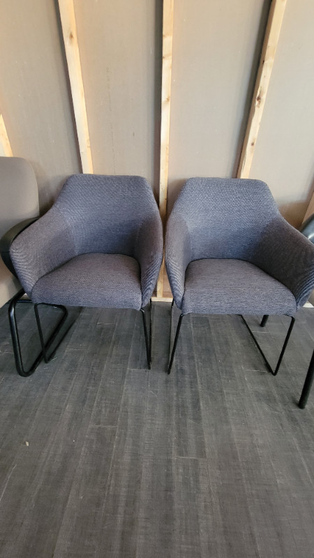 Plusieurs chaises à vendre (bureau/salle d'attente) dans Chaises, Fauteuils inclinables  à Longueuil/Rive Sud - Image 4