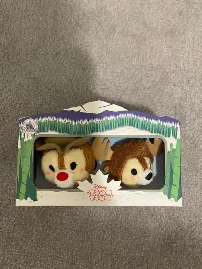 DISNEY TSUM TSUM CANADA CHIP AND DALE PLUSH SET CITY SERIES Brand new. Pick up in Markham. $75