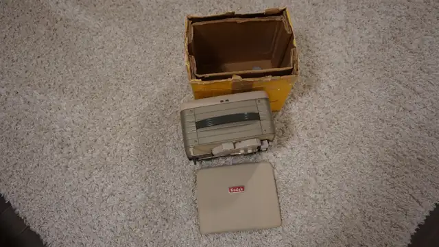 Vintage KODAK BROWNIE 500 8mm movie projector in Arts & Collectibles in Saskatoon - Image 8