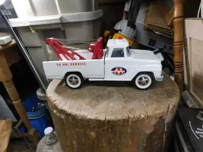 beau towing tonka # 13160.13 blanc belle condition 14" long 375$ aller voir mes autres annonces alle...