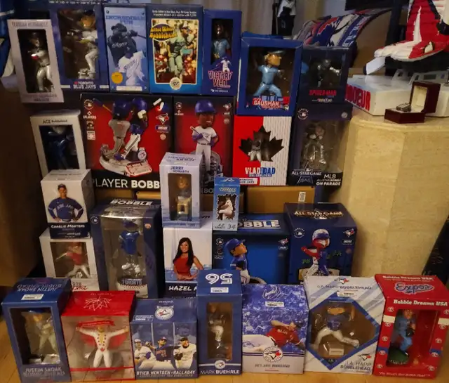 Bills Football Blue Jays Teo Spider Vlad Whitt Bobblehead in Arts & Collectibles in City of Toronto - Image 11