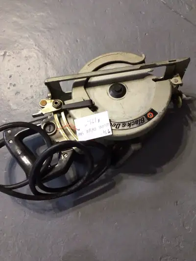 Heavy duty Black & Decker circular saw, View more