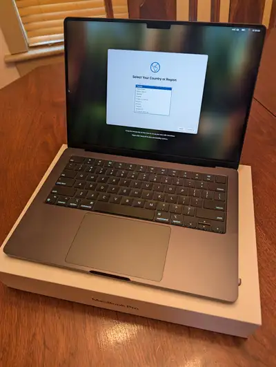 Apple MacBook Pro 14" M4 Max, View more