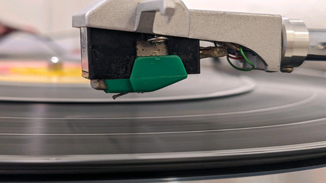 Fisher MT-6360 Turntable in Other in City of Toronto - Image 3