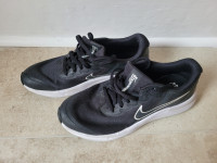 Chaussures Nike taille 6 (38.5)