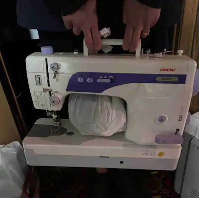 Janome 1600P Very well maintained machine. Comes with brand new foot peddle as well as hand speed co...