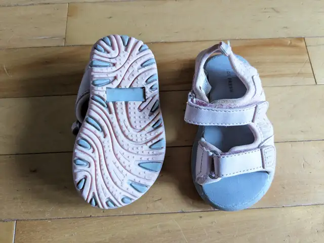 Souliers grandeur 6 petite fille  in Kids & Youth in Laval / North Shore - Image 3