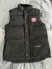 *OFF SEASON SALES* Canada Goose vest