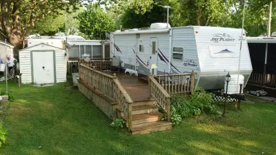 I'm selling a 2006 31ft trailer on a lot at the Port Glasgow Trailer Park. Everything is included th...