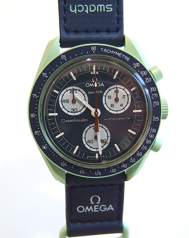 OMEGA MOONSWATCH MISSION ON EARTH BRAND NEW WATCH NEVER WORN dans Bijoux et montres  à Ville de Montréal - Image 3