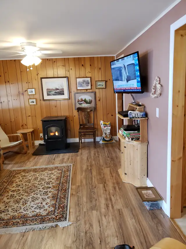 Three Bedroom Cottage, 45 minutes north of Kingston in Ontario in Canada - Image 6