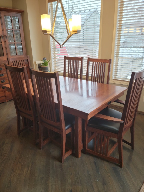 Le Meuble Villageois Dining Table & Chairs / Buffet & Dining