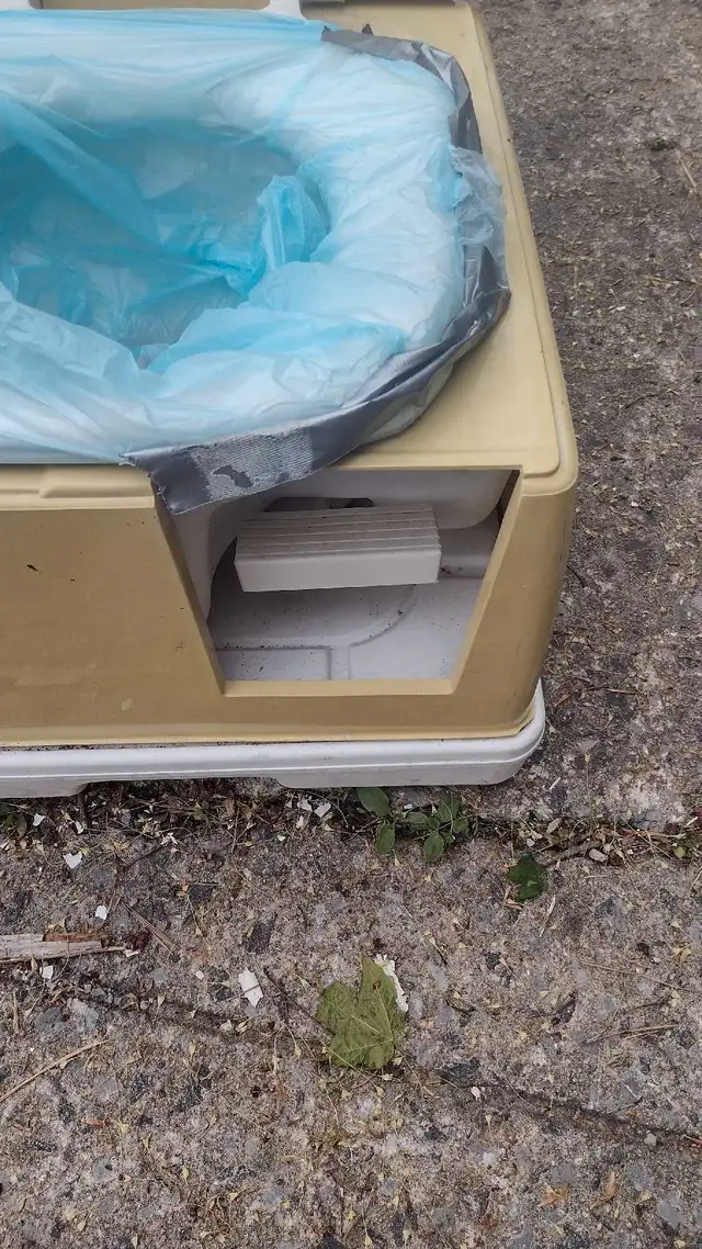 toilette chimique camper in RVs & Motorhomes in Shawinigan - Image 8