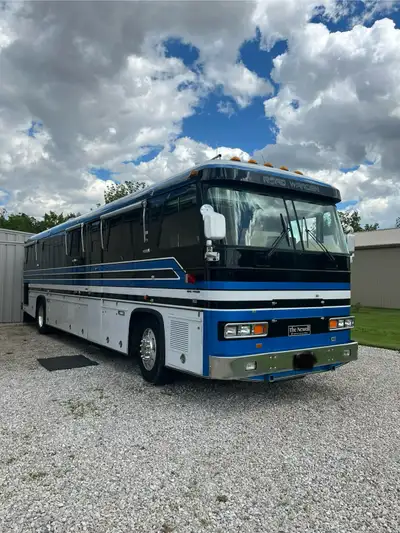 Selling my 1986 Newell Coach, a classic and well-built motorhome with only 132,000 miles on the powe...