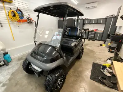 Voiturette de golf, 2015, modifier banc neuf, les batteries ont été remplacé le 2mai 2025 par des ba...