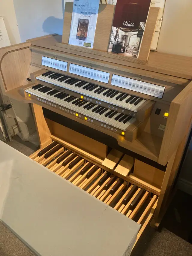 Johannus organs, Global Organ Group. in Pianos & Keyboards in Lethbridge - Image 11