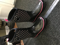 Girls Black Storm boots Size 6