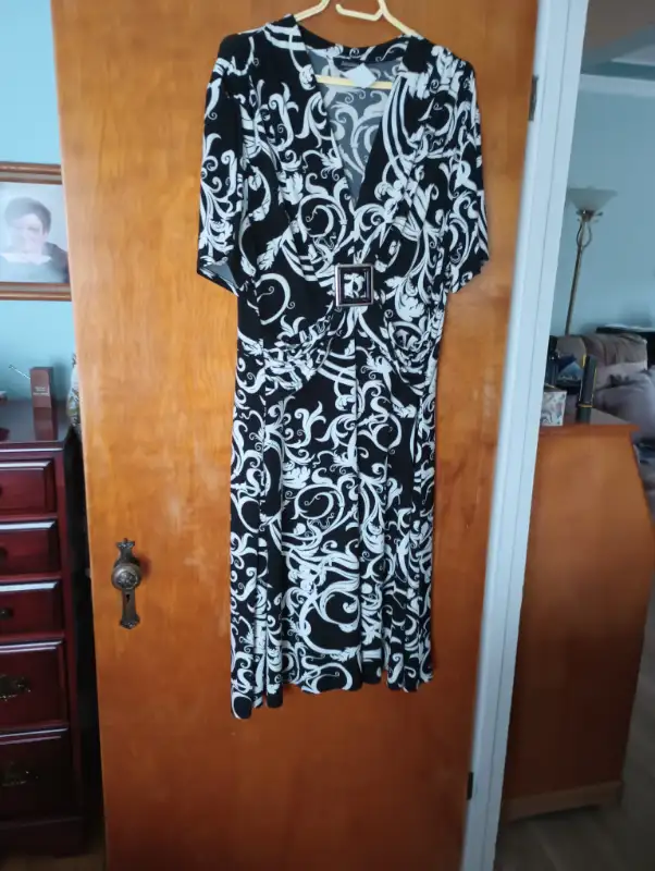 Robes pour femmes in Women's - Dresses & Skirts in Québec City - Image 2