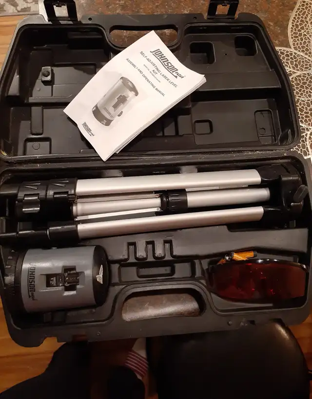 SELF ADJUSTING LASER LEVEL KIT in Hand Tools in Peterborough - Image 2