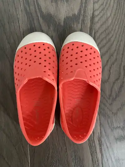 Girls native like water shoes size 9 , View more