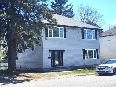Newly renovated 6+ bedroom, 3  full bath house