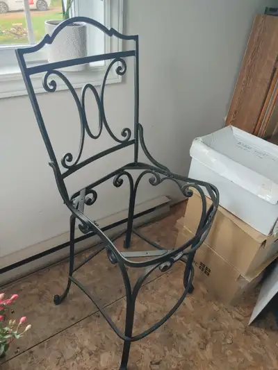 Grande chaise de bar en fer forgé., View more