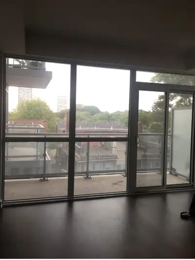 Stylish 1 bed 1 bath plus den