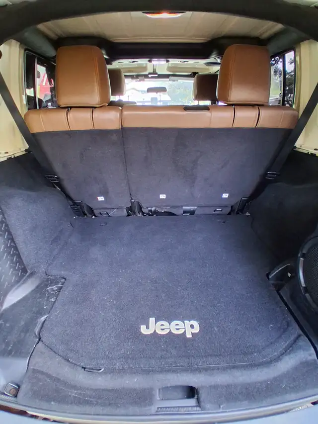 2011 Jeep Wrangler556564728408320009