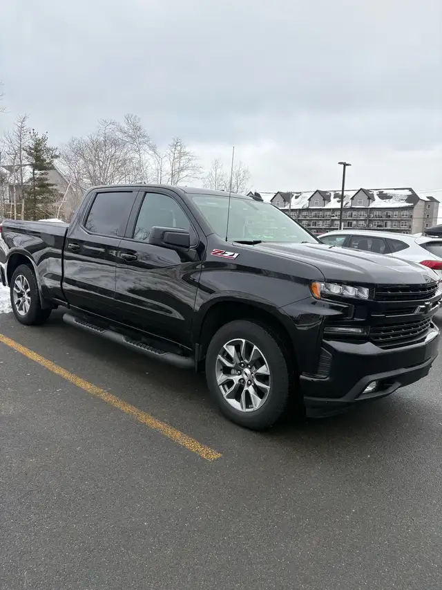 Chevy Silverado RST Z71 1500 crew cab pickup truck