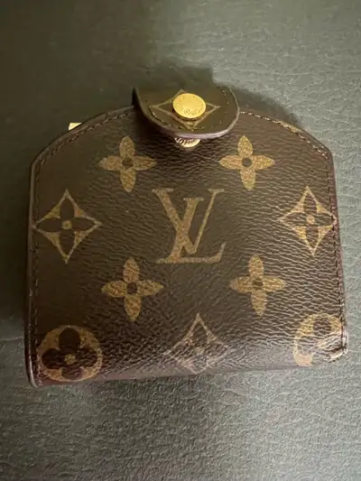 CLOSET CLEARANCE SALE - LOUIS VUITTON WALLET (REPLICA), View more