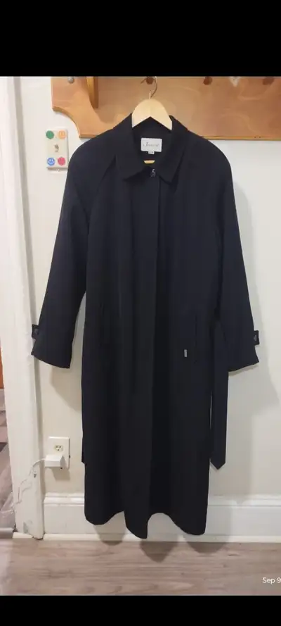 Women's Dress Coat with Detachable Lining!  Size 13/14, View more
