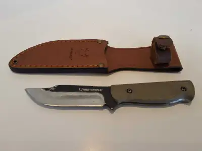 Huntshield Fixed Blade knife Blade approx 4.25" Hilt approx 4.25" Blade appears to be have been shar...