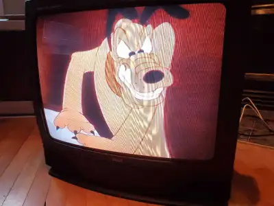 25 inch CRT TV RCA commercial Skip Clean and tested works great Buyer can see it working before purc...