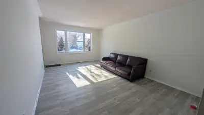 Location! Location! 3-Bedroom Main Floor – Prime North London Price: $2,198/month (Utilities Include...