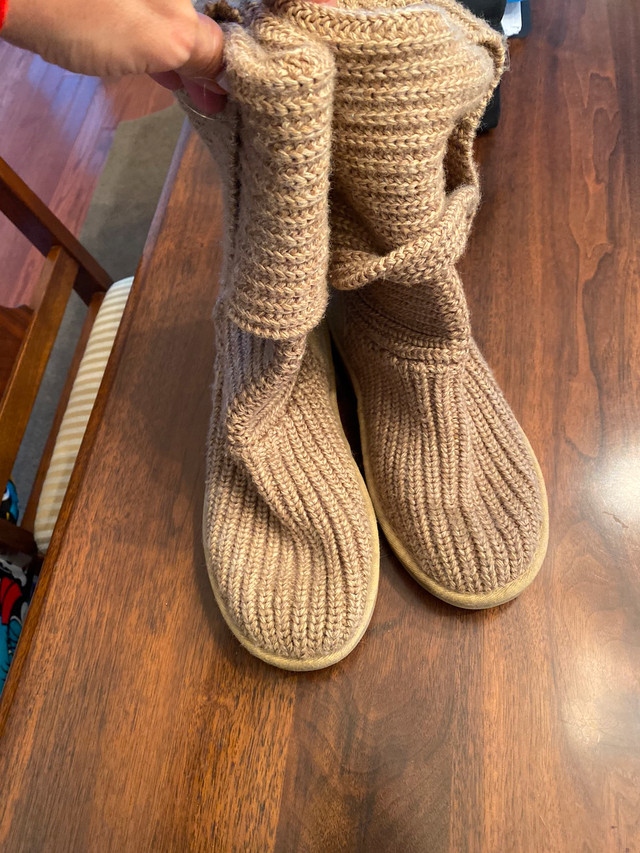 UGGS knit boots size 7 women’s  in Women's - Shoes in City of Toronto