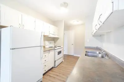 Spacious apartment for rent 12005 25 Ave NW Edmonton. June free