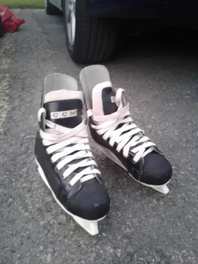 Patins à glace  CCM pour petit garçon grandeur 13, View more