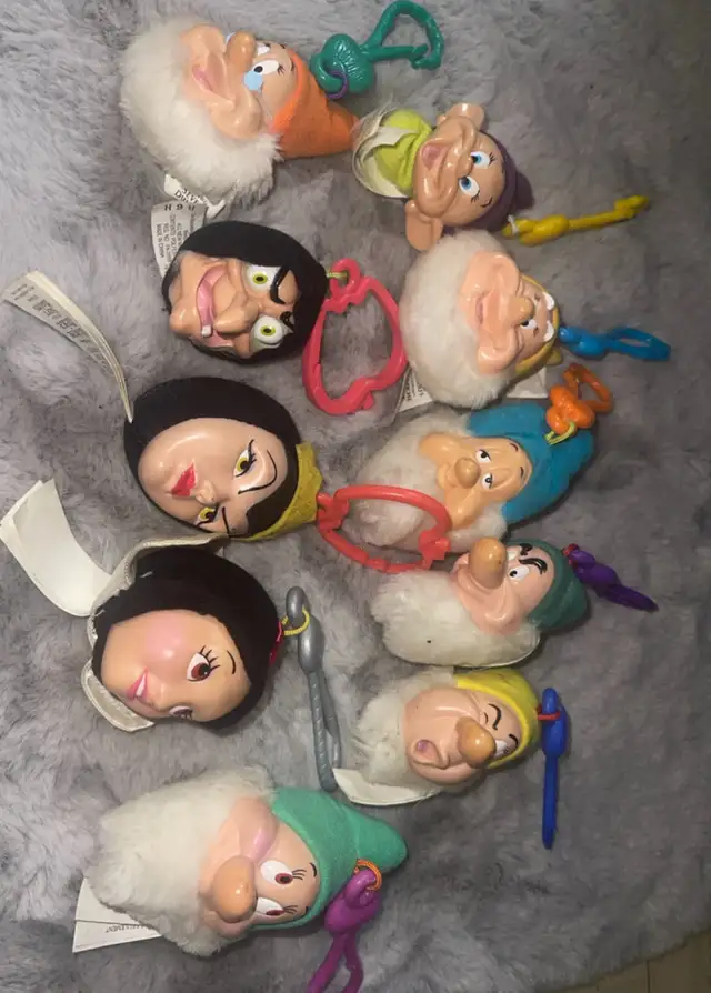 Lot of 2001 McDonald’s Snow White Collectors KeyChains63235120306177121