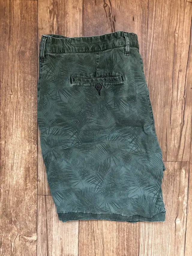 George Shorts in Men's in Charlottetown - Image 2