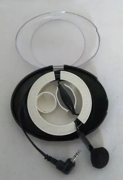 Cellular phone earbud/mic with 2.5mm plug pin., View more