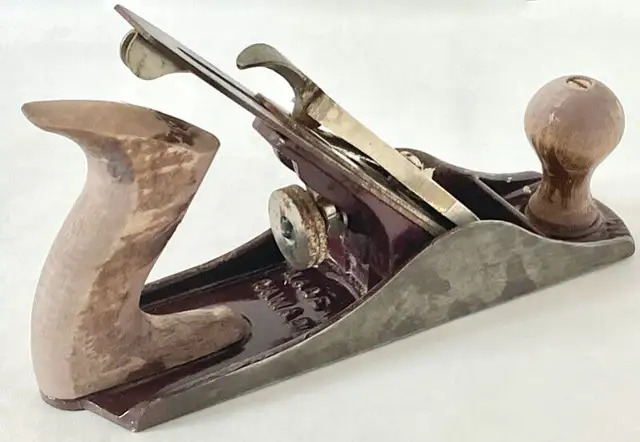 Antiquité 1950 Collection. Rabot à main en bois STANLEY Canada in Arts & Collectibles in Lévis - Image 8